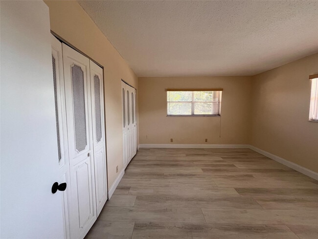 Building Photo - 212 Oxford 400