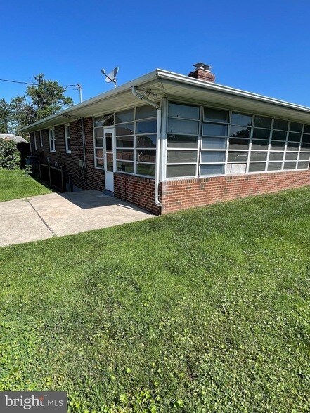 Building Photo - 624 Gayle Dr