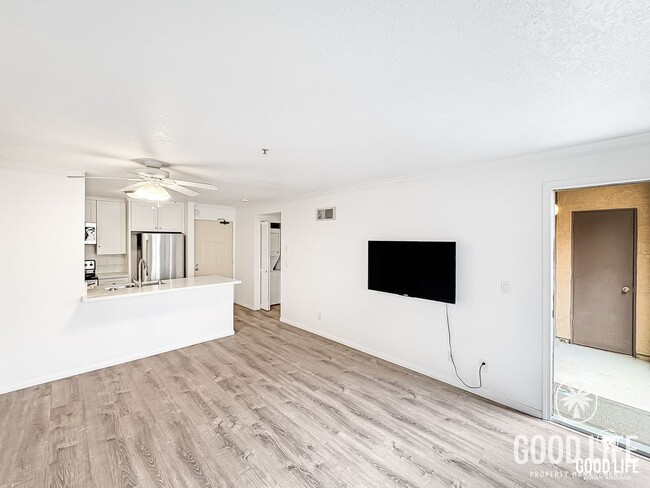 Building Photo - Modern 2 Bed Condo with Resort-Style Amenities in UTC