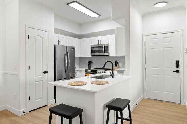 Building Photo - 875 W Pecos Rd