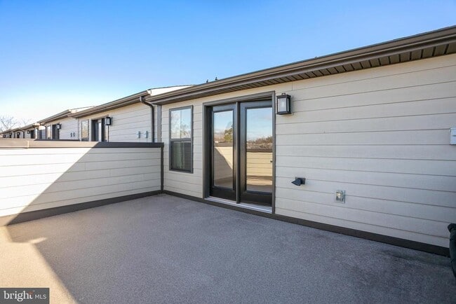 Building Photo - 6725 24th Ct N