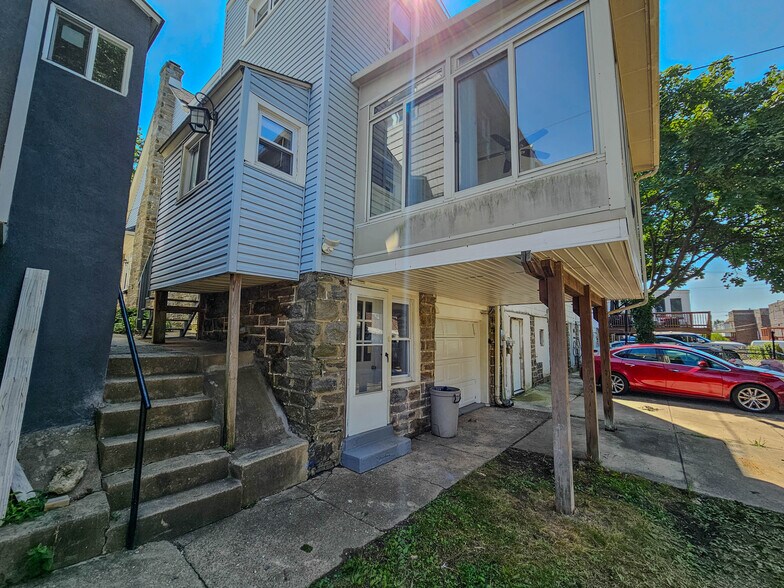 Building Photo - 740 Church Ln