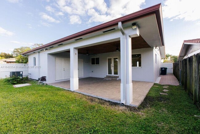 Building Photo - 8943 SW 25th St