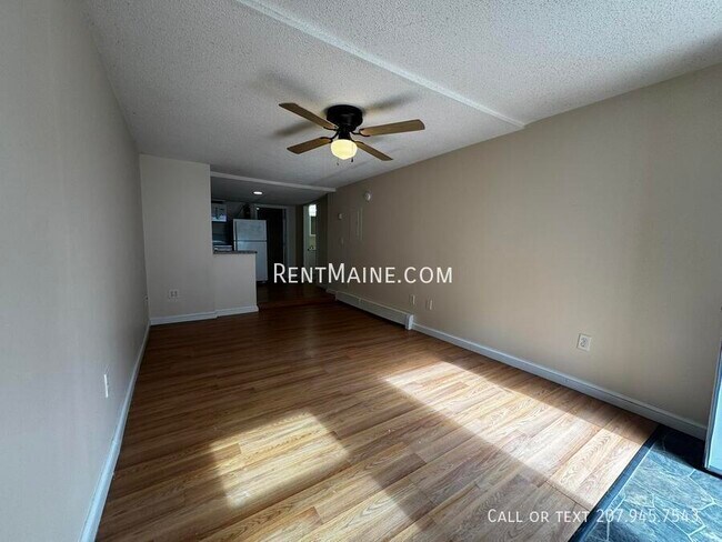 Building Photo - 206 Maine Ave