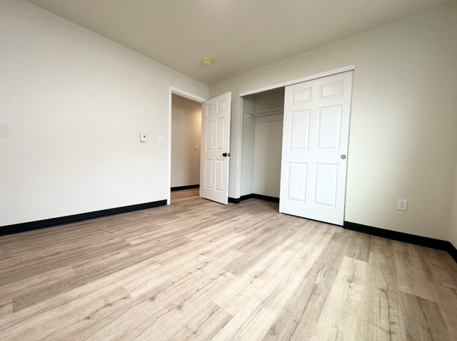 Building Photo - 525 Rustic Ridge Dr