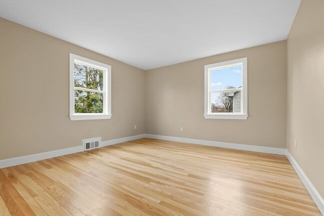 Building Photo - 24 Garden St