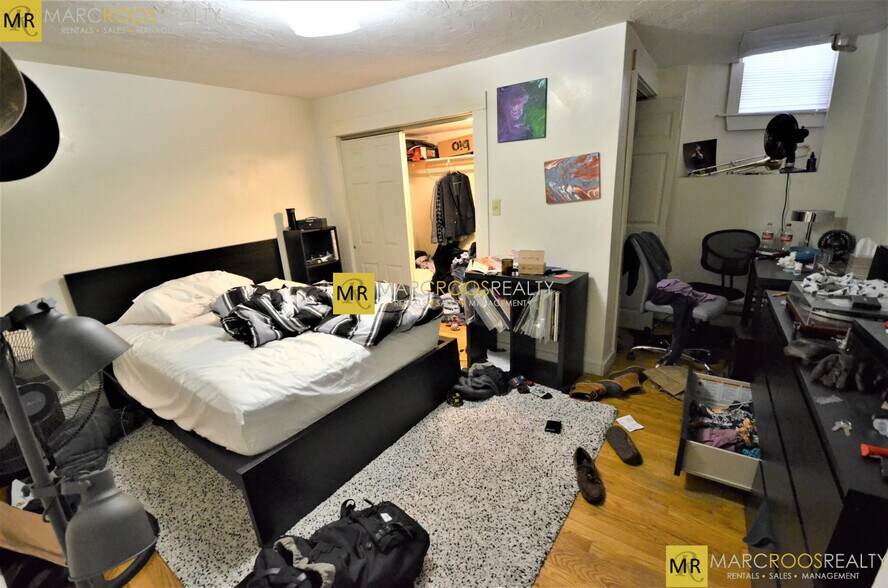 Building Photo - 589 Beacon St