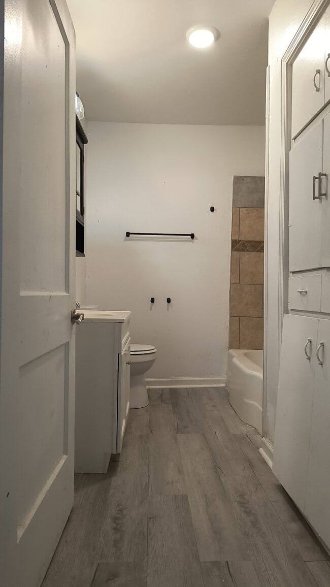 Building Photo - 1602 W 24th Ave