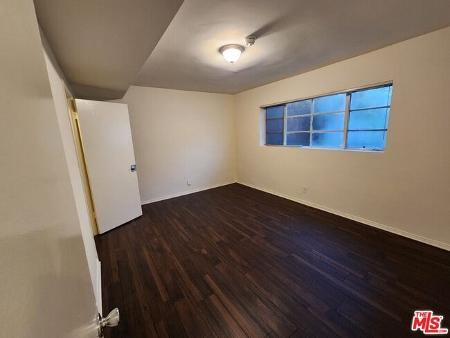 Building Photo - 1013 N San Vicente Blvd