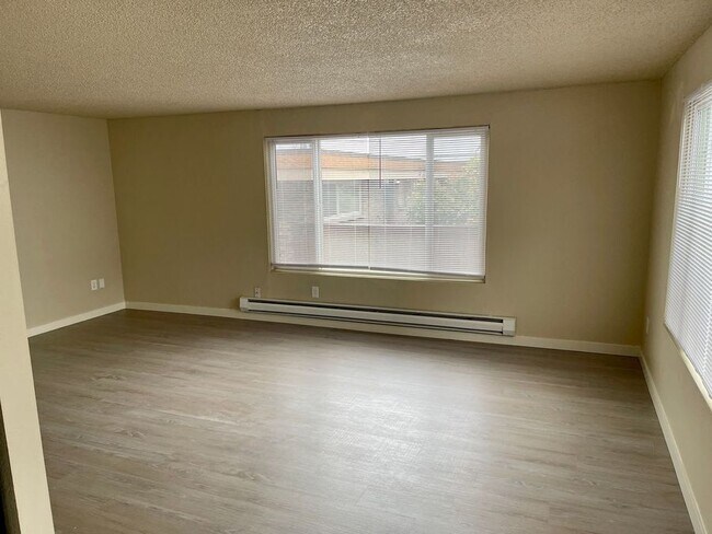 Building Photo - 2839 Thorndyke Ave W