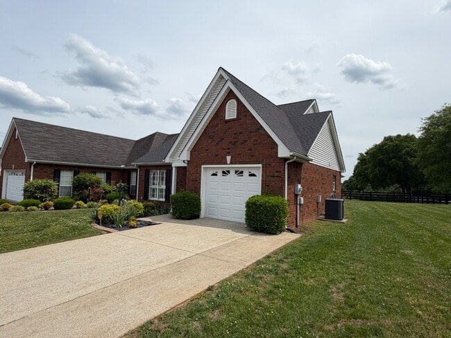 Building Photo - 1702 Thomas Ct