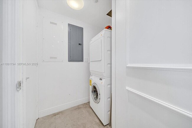 Building Photo - 18911 Collins Ave