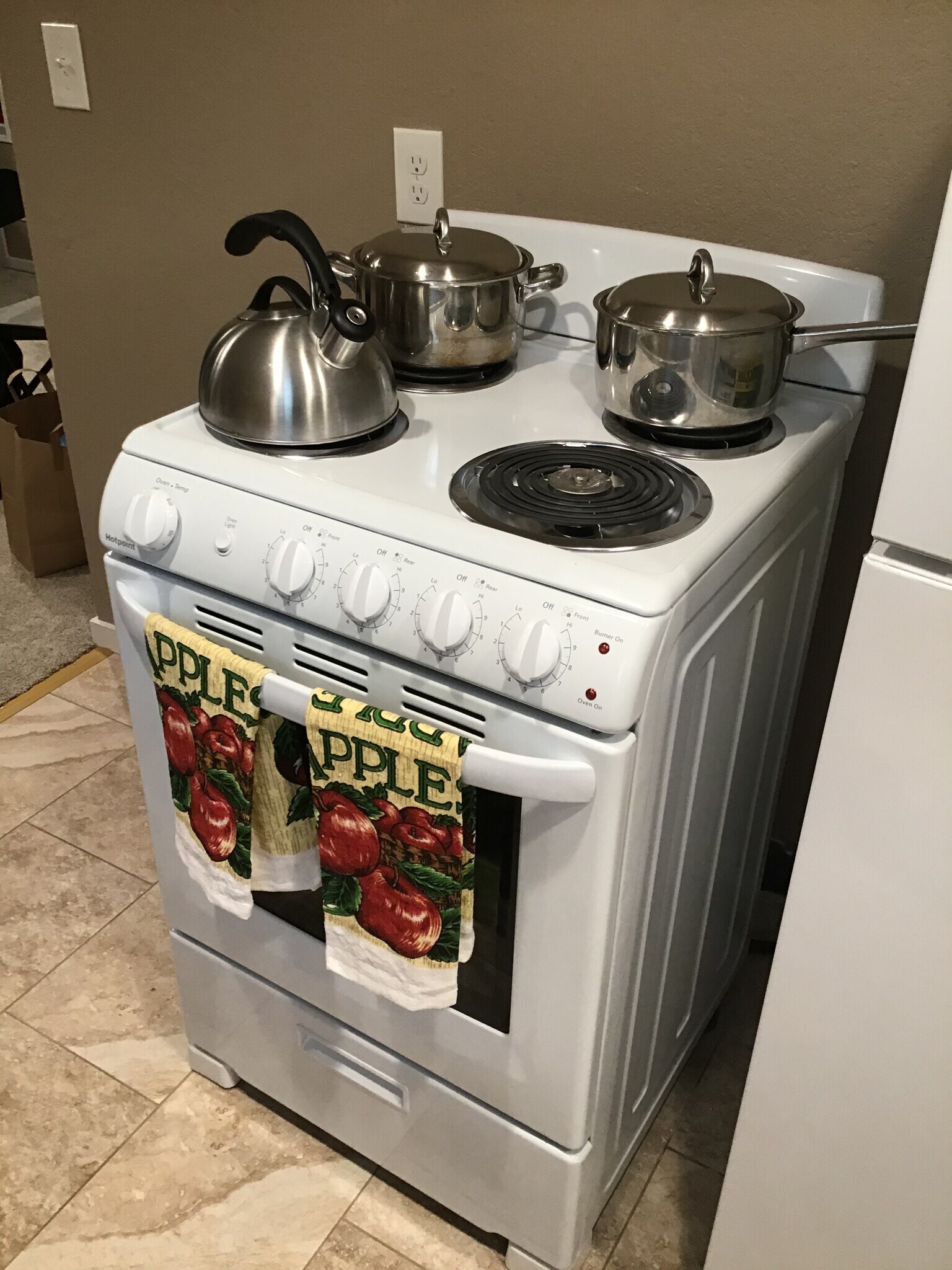 Fully stocked kitchen - 17405 Ashworth Ave N