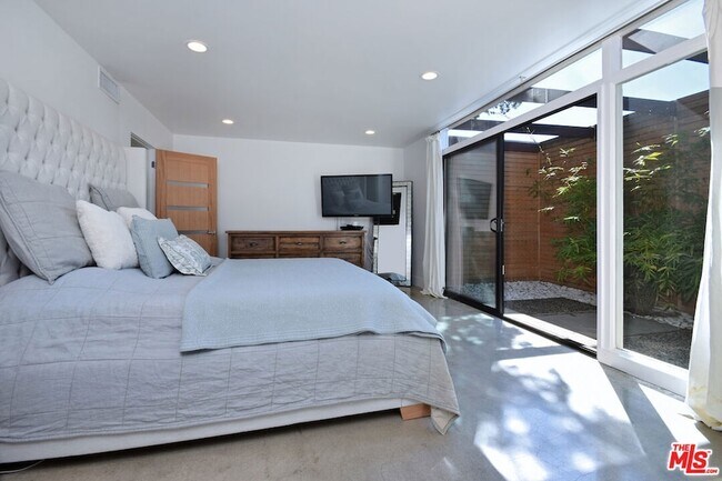 Building Photo - 3744 Cody Rd