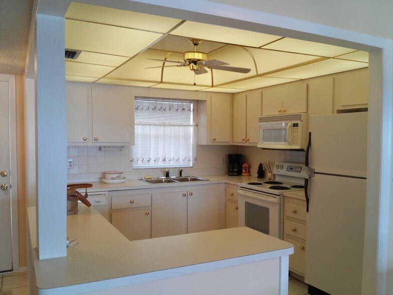 Kitchen Open Landscape - 4750 Cove Cir
