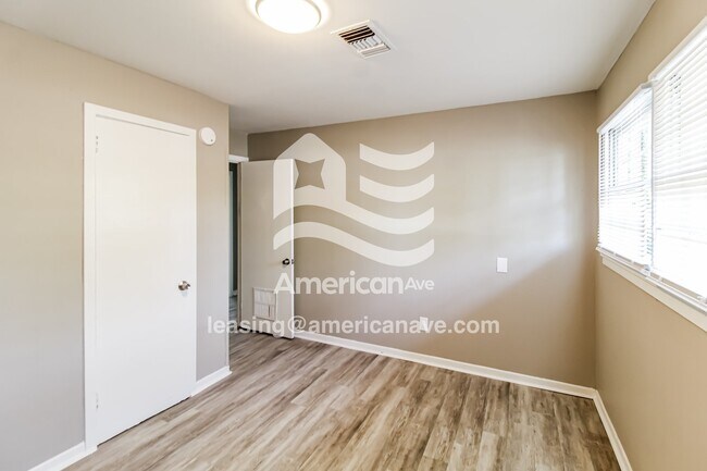 Building Photo - 1211 Laura Ave