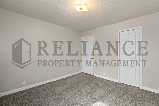 Building Photo - 1125 W 16th St N