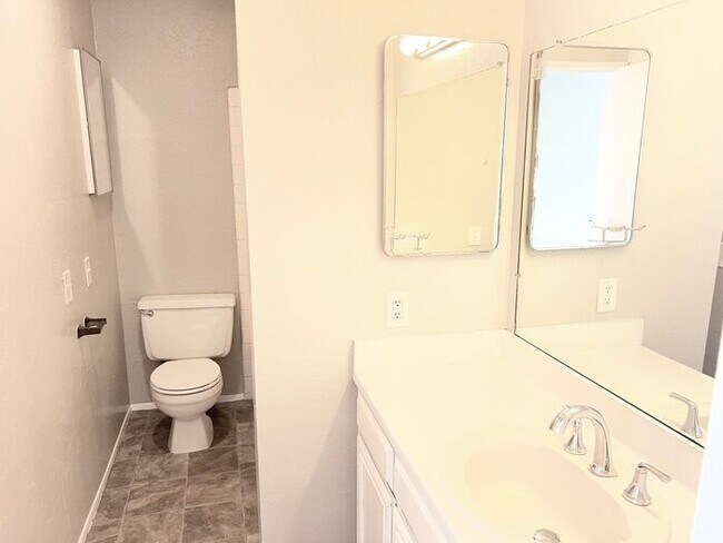 Building Photo - Charming 1-Bedroom Condo with Partial Bay Views & Summer Fireworks!