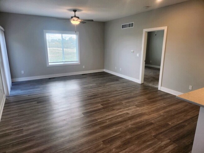 Building Photo - 2728 Yordi Dr