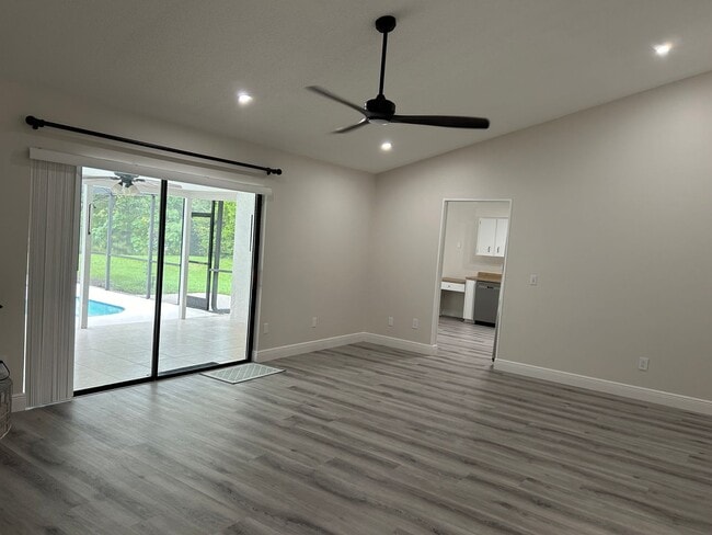 Building Photo - Water view - Pool home