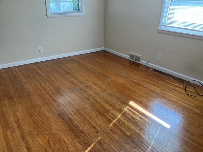 Building Photo - 50 Golf Ave