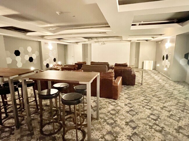 Building Photo - Full Service Luxury Living w/City Views, I...
