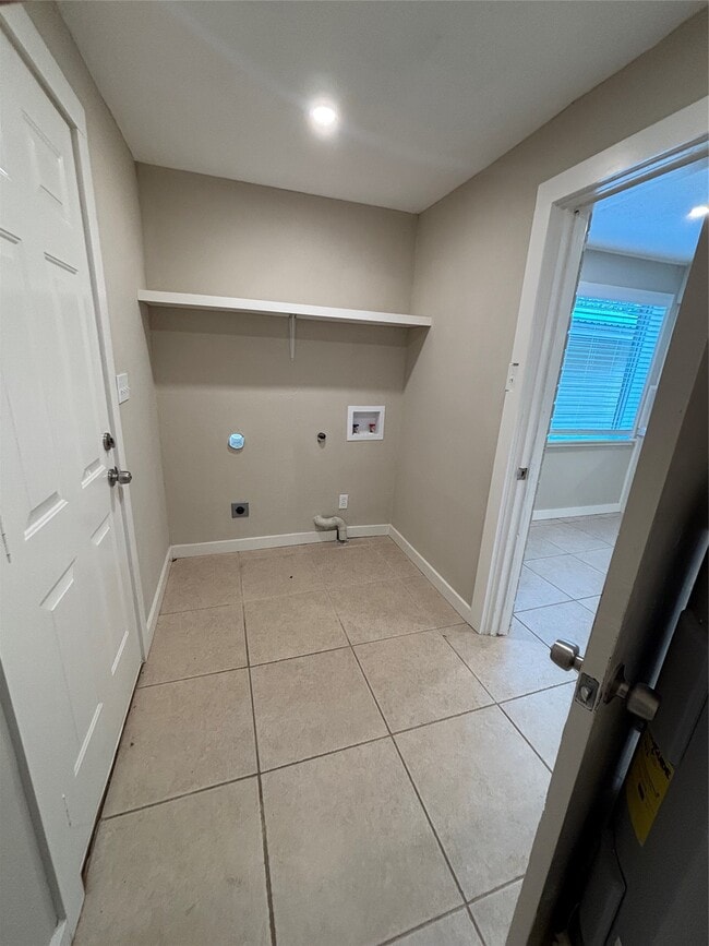 Building Photo - 8049 Forest Hills Dr