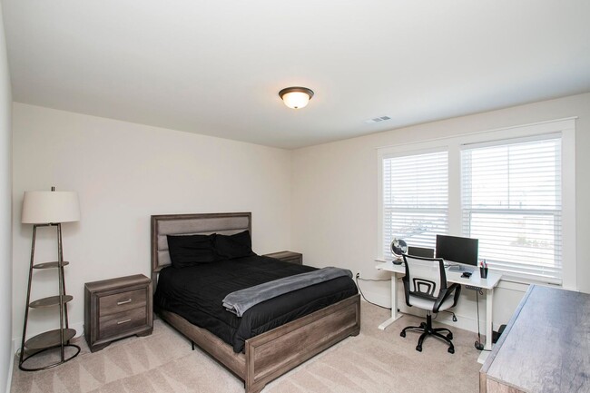 Building Photo - 170 Portico Pl