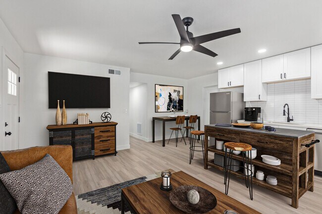 Building Photo - 3 bed | 2 bath Casita Style Home - 1 Mile to ASU!