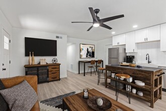 Building Photo - 2002 S Dateland Dr