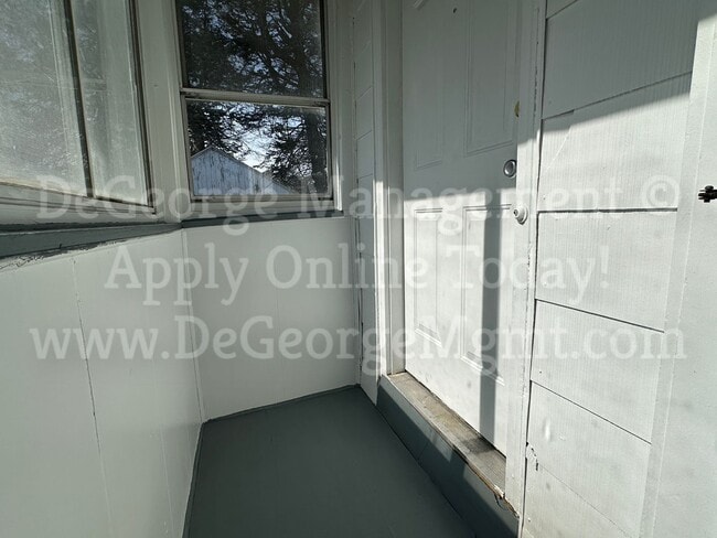 Building Photo - Gorgeous Spacious 4 Bedroom 1.5 Bath Singl...