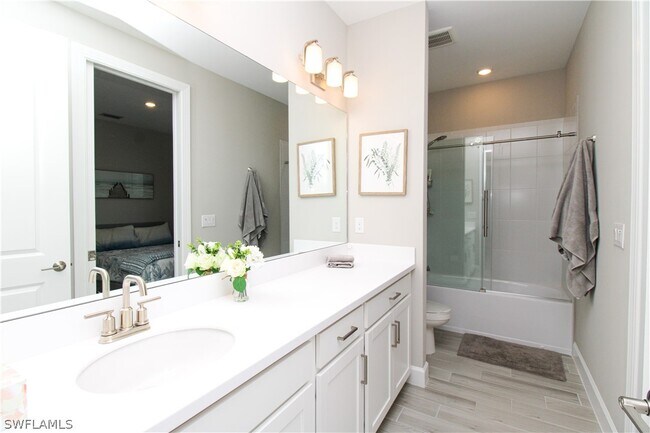 Building Photo - 15565 Vittorio St