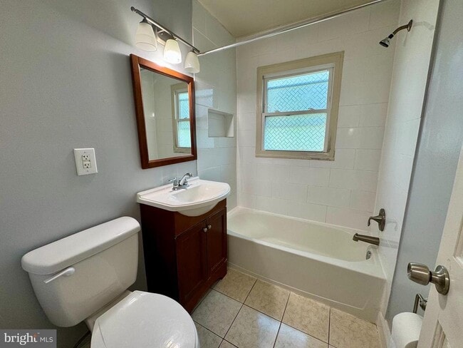 Building Photo - 7204 Glenridge Dr