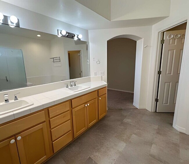 Building Photo - Prestigious Highlands Home for Lease