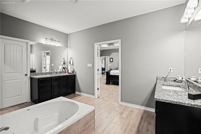 Building Photo - 3921 Woodhouse Ln