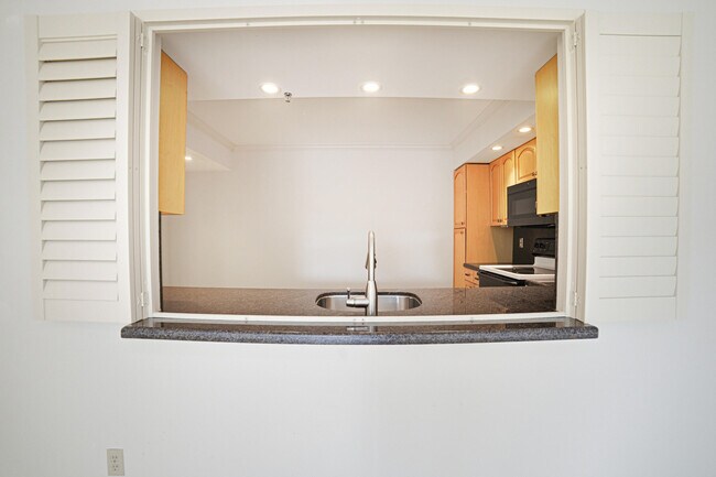 Building Photo - 4740 S Ocean Blvd