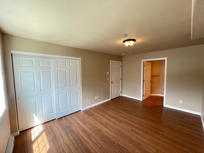 Building Photo - Promenade Condo