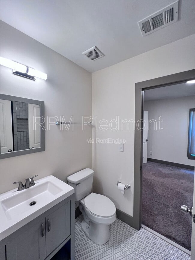 Building Photo - 334 Dargan Pl SW