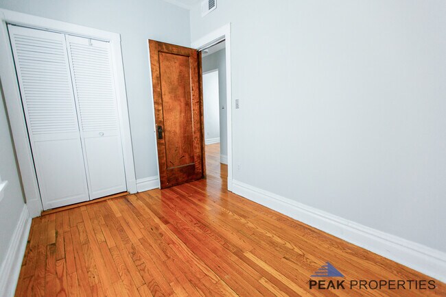 Building Photo - 1104 N Oakley Blvd