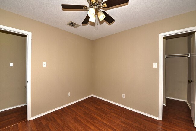 Building Photo - GREAT HOME  |  3 BEDROOMS + OFFICE  |  CLO...
