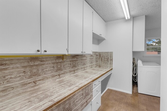 Building Photo - 400 Robin Ln