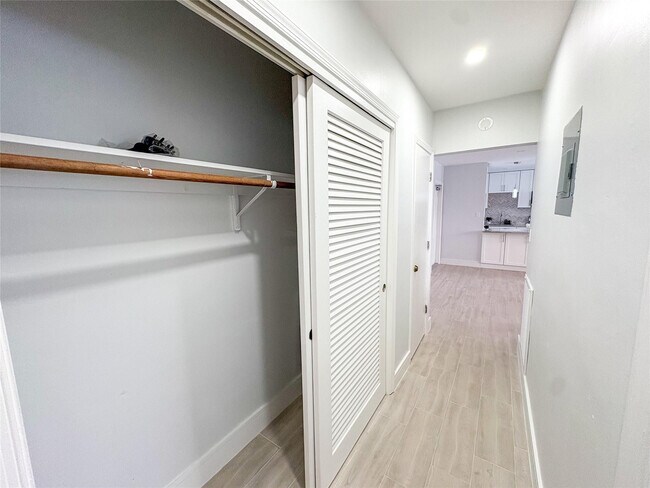 Building Photo - 4541 N Ocean Dr