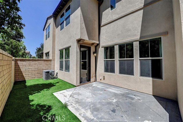 Building Photo - 39 Prominence