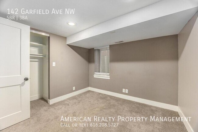 Building Photo - 142 Garfield Ave NW