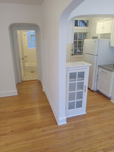 Building Photo - 3836 W Cornelia Ave