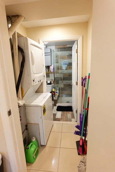 Building Photo - 245 Ferry St