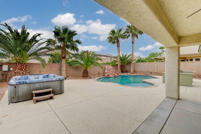 Building Photo - 8913 Arabian Filly Ave