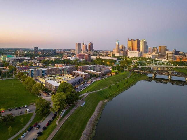 Building Photo - 407 W Rich St