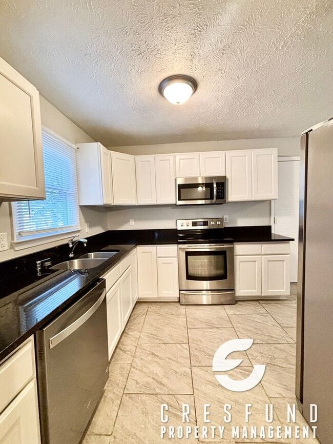 Building Photo - Coziest 3 Bed, 2 Bath - 15 MINUTES FROM YA...