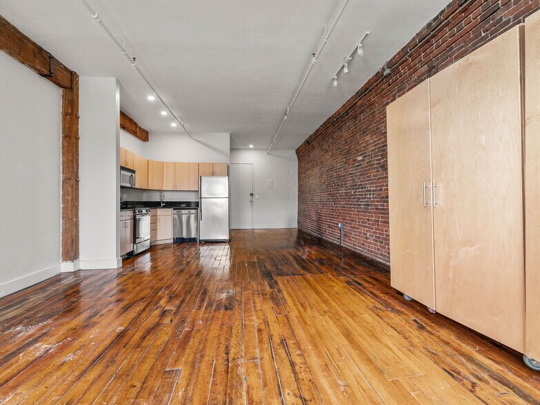 Building Photo - 719 Tremont St